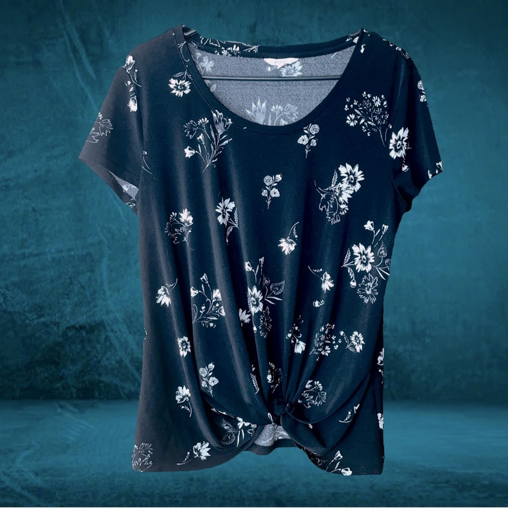 Candie’s Black and White floral Twist Top